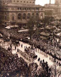 Funeral of Sarah Bernhardt in Paris, March 29, 1923.