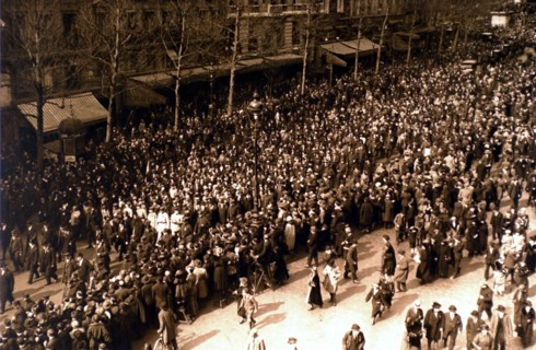 Les funérailles de Sarah Bernhardt à Paris, le 29 mars 1923.