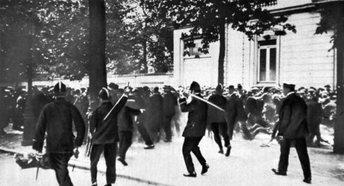 Graves désordres à Anvers (Belgique), pendant le congrès des Fraternelles, en 1932.