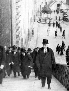 Le président Doumergue visitant le château de la duchesse Anne, à Nantes en 1930.
