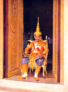 Couronnement de S. M. Monivong, roi du Cambodge.
