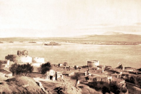 Les Dardanelles entre Kilid Bahr au 1er plan, sur la côte d'Europe, et Tchanak, en face, sur la côte d'Asie (1922)