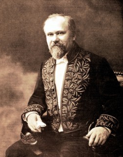 Portrait de M. Raymond Poincaré en costume d'académicien (1908)