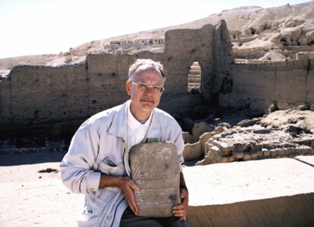 Christian Jacq on Dayr al Madinah site