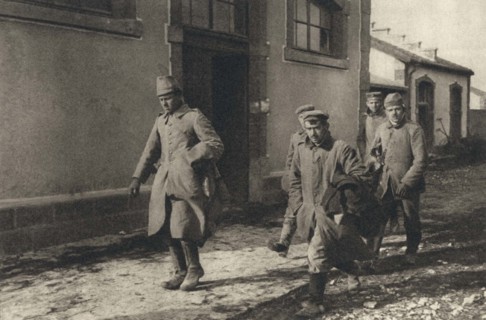 Soldiers now prisoners after attacks on the Fort de Douaumont, 1916