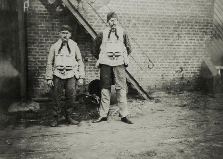 Salvage apparatus for coal miners