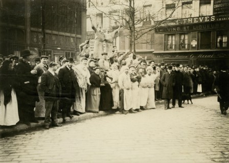 Workers in the Halles de Paris