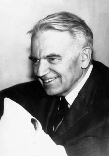 Herzberg, Gerhard, physicien et chimiste canadien.