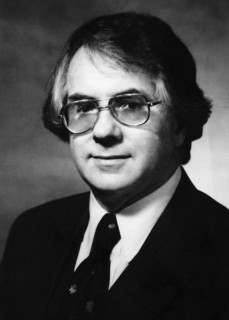 Glashow, Sheldon Lee, physicien américain.
