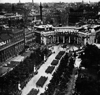 Défilé de la victoire à Londres pour les troupes alliées