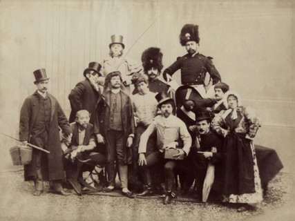 Delton, A circus troupe