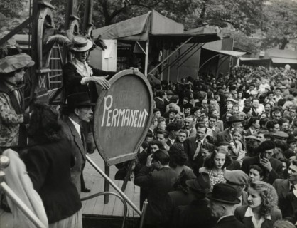 The Cirque Fanni at the Foire du Trône, circa 1948