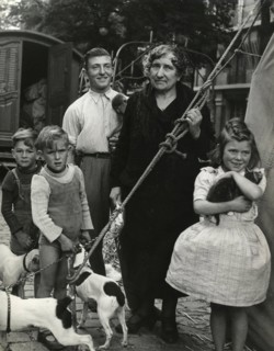 The Cirque Fanni at the Foire du Trône, circa 1948