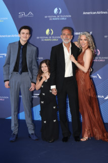 Jeffrey Dean Morgan and family