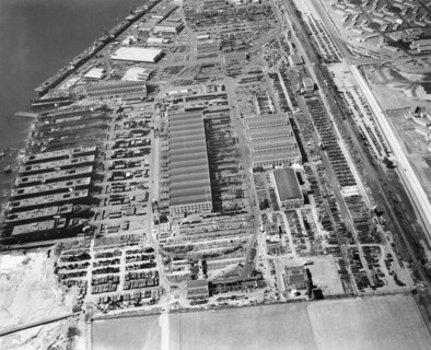 Aerial view of the Kaiser shipyards in Vancouver, Washington