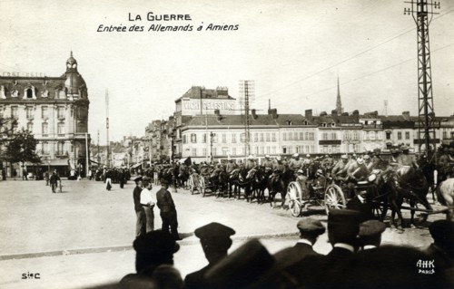German troops invading the city of Amiens, 1914