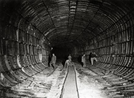 Construction of the Paris metro, 1900