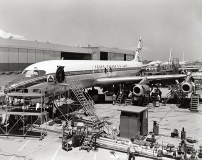 Construction of the Douglas DC-8 in 1958