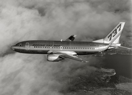 Boeing 737-300 flying, 1984