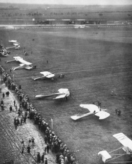 Germany. A squadron of "Taube" aircrafts
