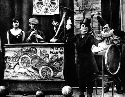 Bertold Brecht (1898-1956) in Karl Valentin's humorous band (2nd on the left)