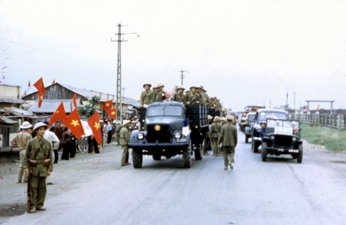 Les troupes communistes entrent dans la ville de Haïphong