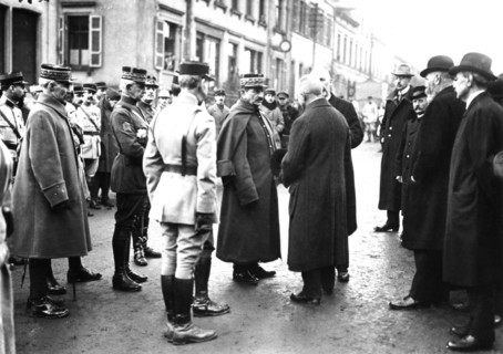 Les généraux Claudel, Marchand, Aubé, Mangin, Le Landrath et les notables