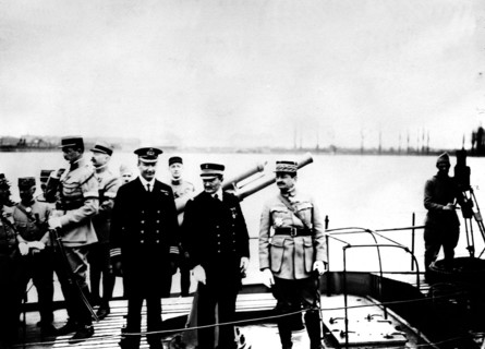 Le général Linder, le général Tatin, le commandant Atchinson, le lieutenant Darlan et le commandant Mangin