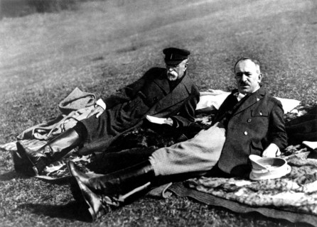 Masaryk, dans le château de Tojolciansky (Slovaquie), avec le ministre Benes