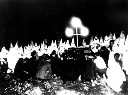 Réception d'un nouveau membre du Ku Klux Klan