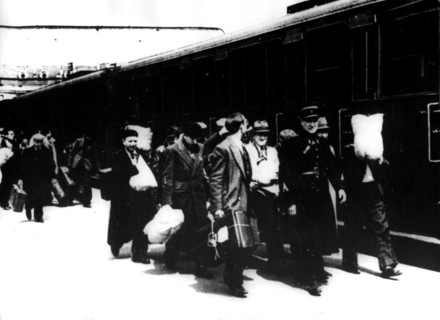 In Paris, raid of May 15, 1941. 4 trains left for Pithiviers and Beaune-la-Rolande