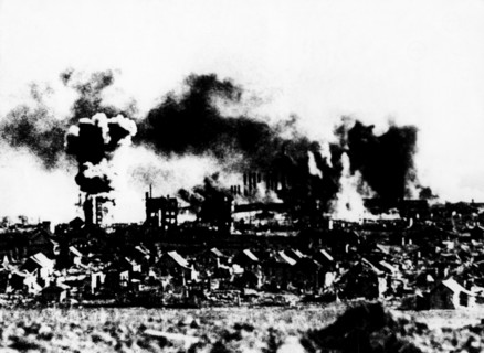 Stalingrad, vue de la ville en flamme (1942)