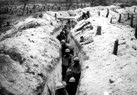Area of the Bois Bricot, region of Perthes: German trench occupied by French soldiers
