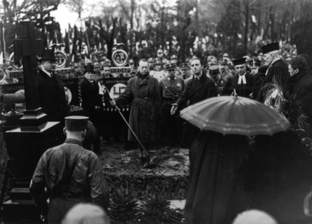 Funérailles du leader national-socialiste Maikowski et de l'officier de police Zauritz (février 1933)