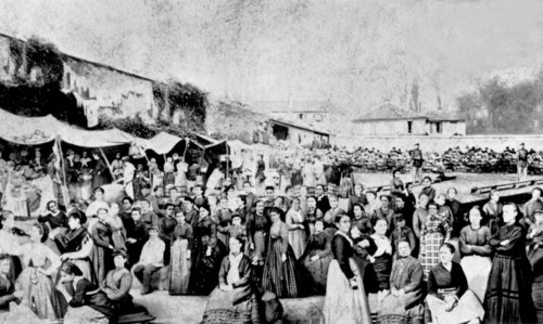 Versailles. Prison des femmes de la Commune. La 2ème à droite est Louise Michel.