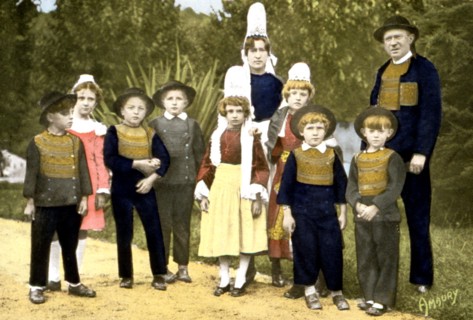 Breton family from the region of Pont-l'Abbé