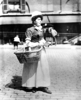 Photo de Eugène Atget. Marchande de crème, 1898