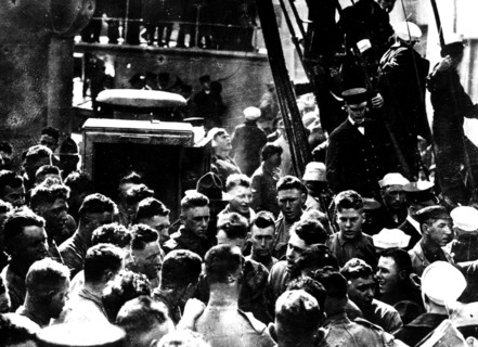 Soldiers leaving San Francisco: men singing the national anthem without their hat