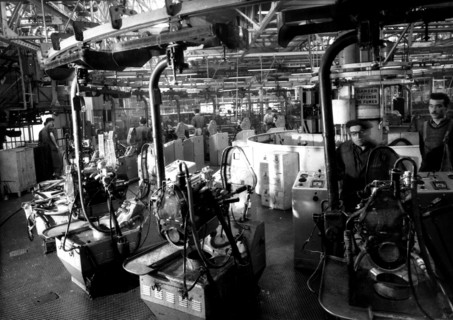 Usine Renault de Billancourt : motor tests