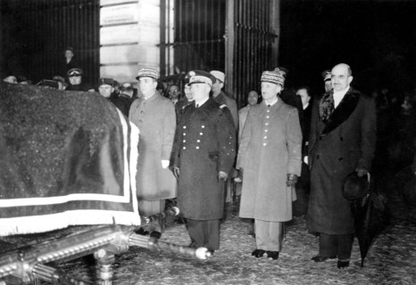 Retour des cendres de l'aiglon. Le général de La Laurencie, Darlan, le général Laure et le préfet Langeron