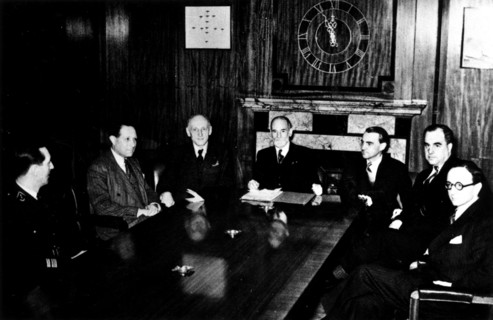 Government of London. Rene Cassin, police chief of justice. Dispute committee. (Seen here Tissiey, Blum, Picard, Ehrard, professor A. Gros, M. Burnay, M. Alphand, foreign affairs advisor)