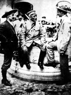 Les généraux J. Harrootian, V. Huerta et J. Andrew Almazun à Guernavaca