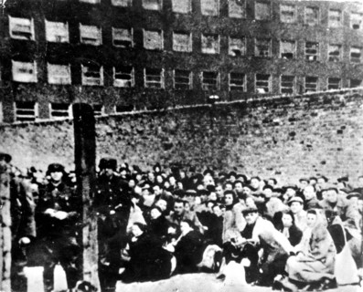 Ghetto in Warsaw. Boarding place for the Warsaw ghetto, Stouski street