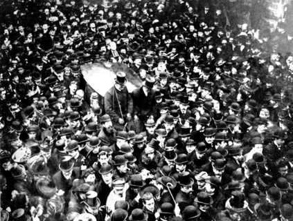 Separation of church and state: faithfuls escorting the cardinal Richard