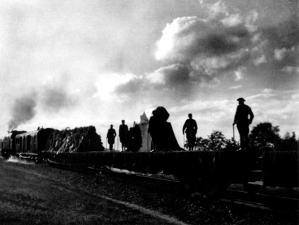 Train transportant le corps de Masaryk pour les funérailles officielles
