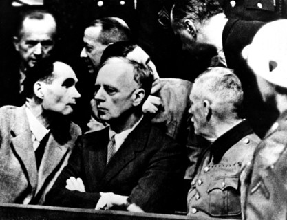 Procès de Nuremberg. Pendant le procès, Hess, von Ribbentropp et Keitel