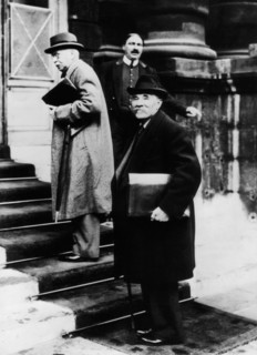 Marcel Cachin arrivant au Sénat, 1936