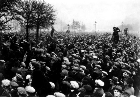 Emeutes à Paris, vue de la foule, 1934