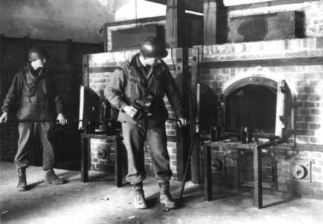 American soldiers by the crematory ovens of Dachau concentration camp