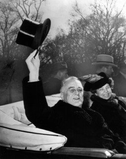 Le président Roosevelt et sa femme retournant à la Maison Blanche